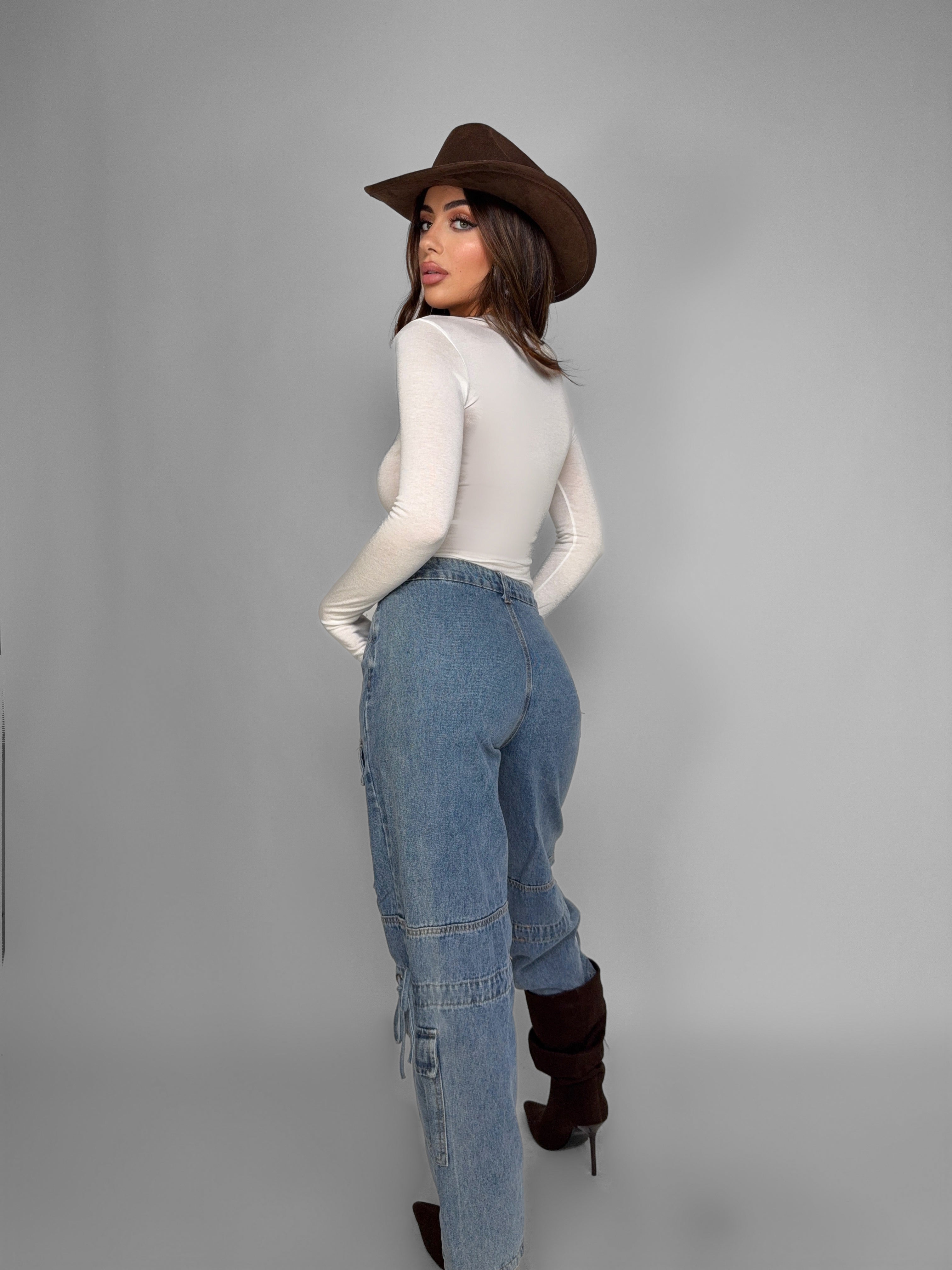 Body Minimal Front-White
