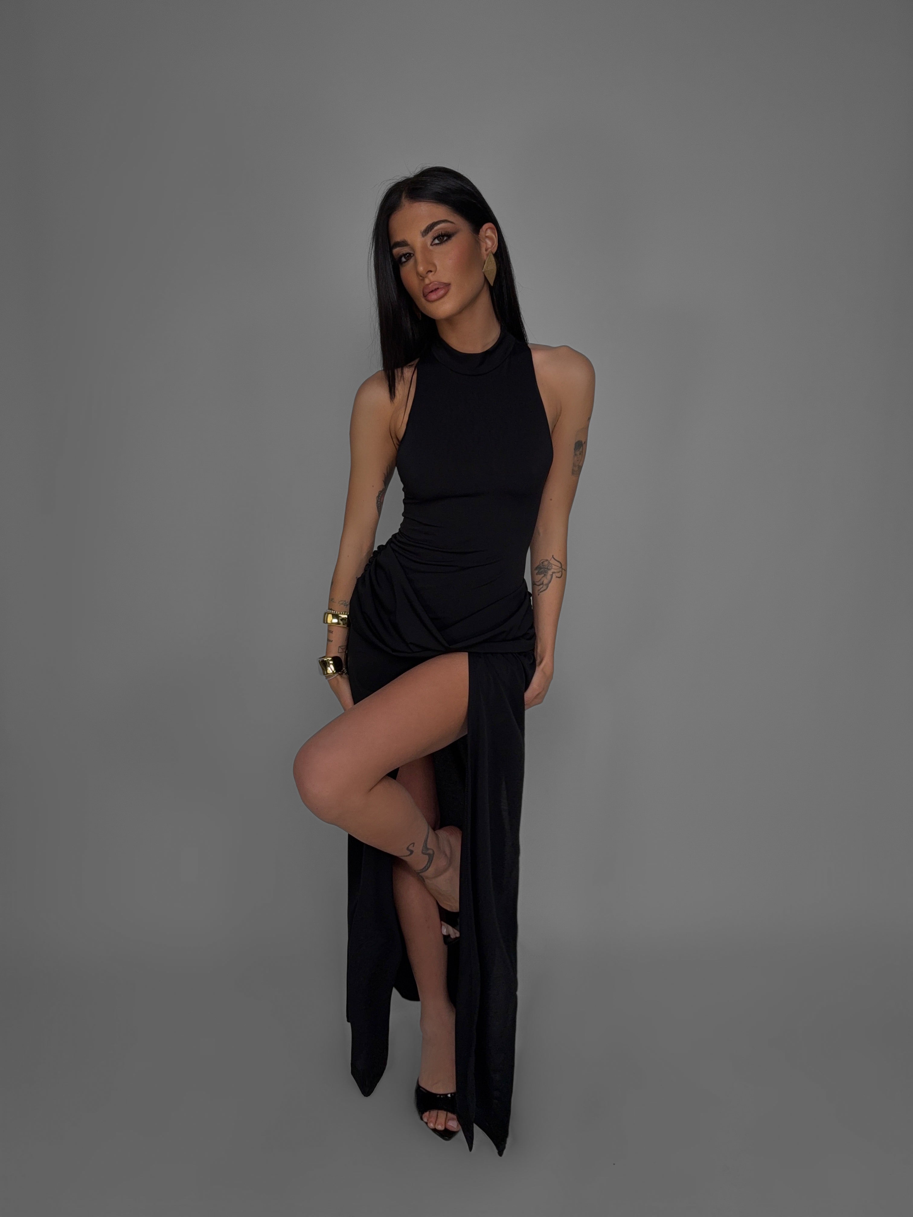 Abito Dramatic Slit- Black