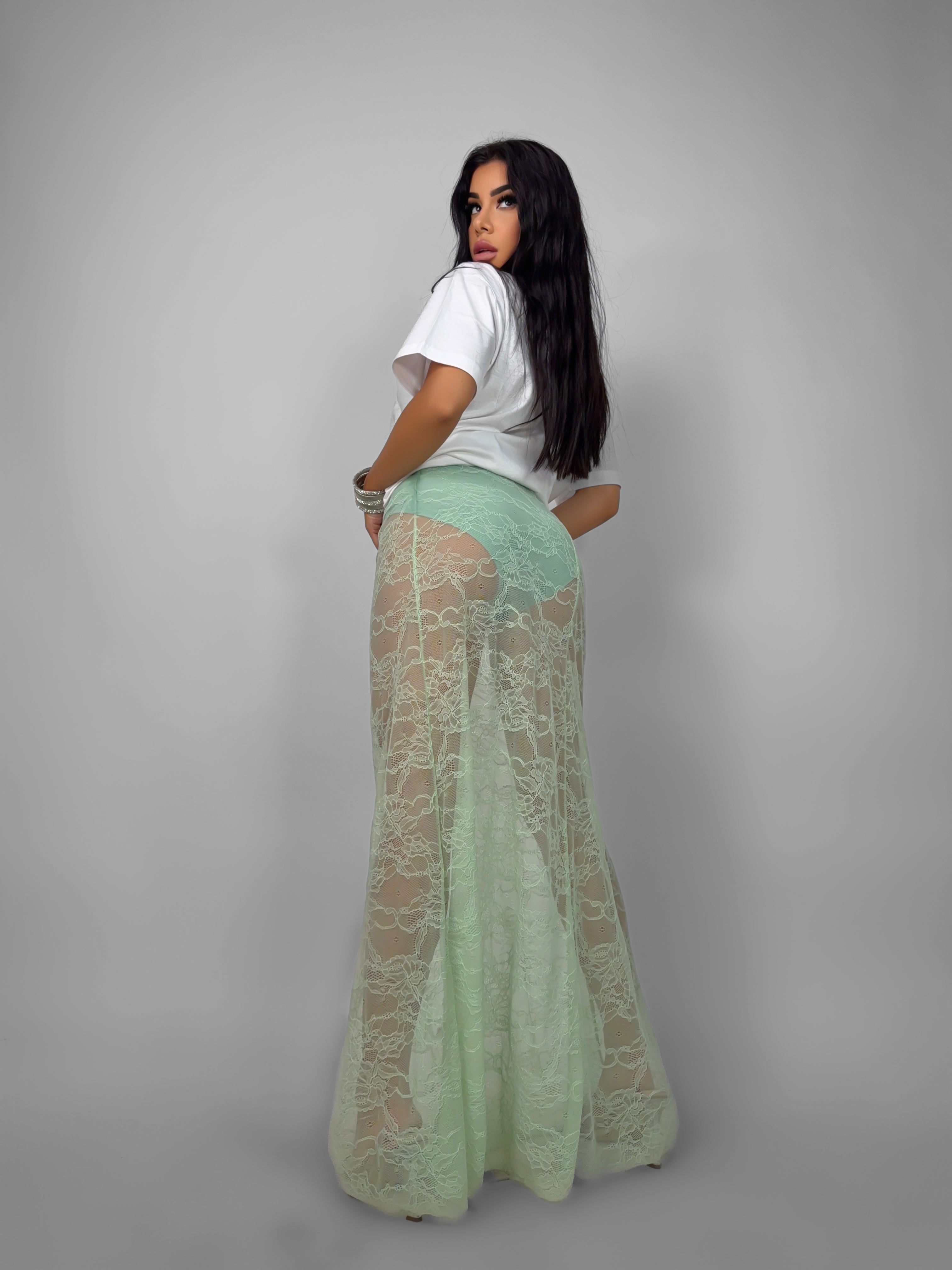 Gonna Naked lace