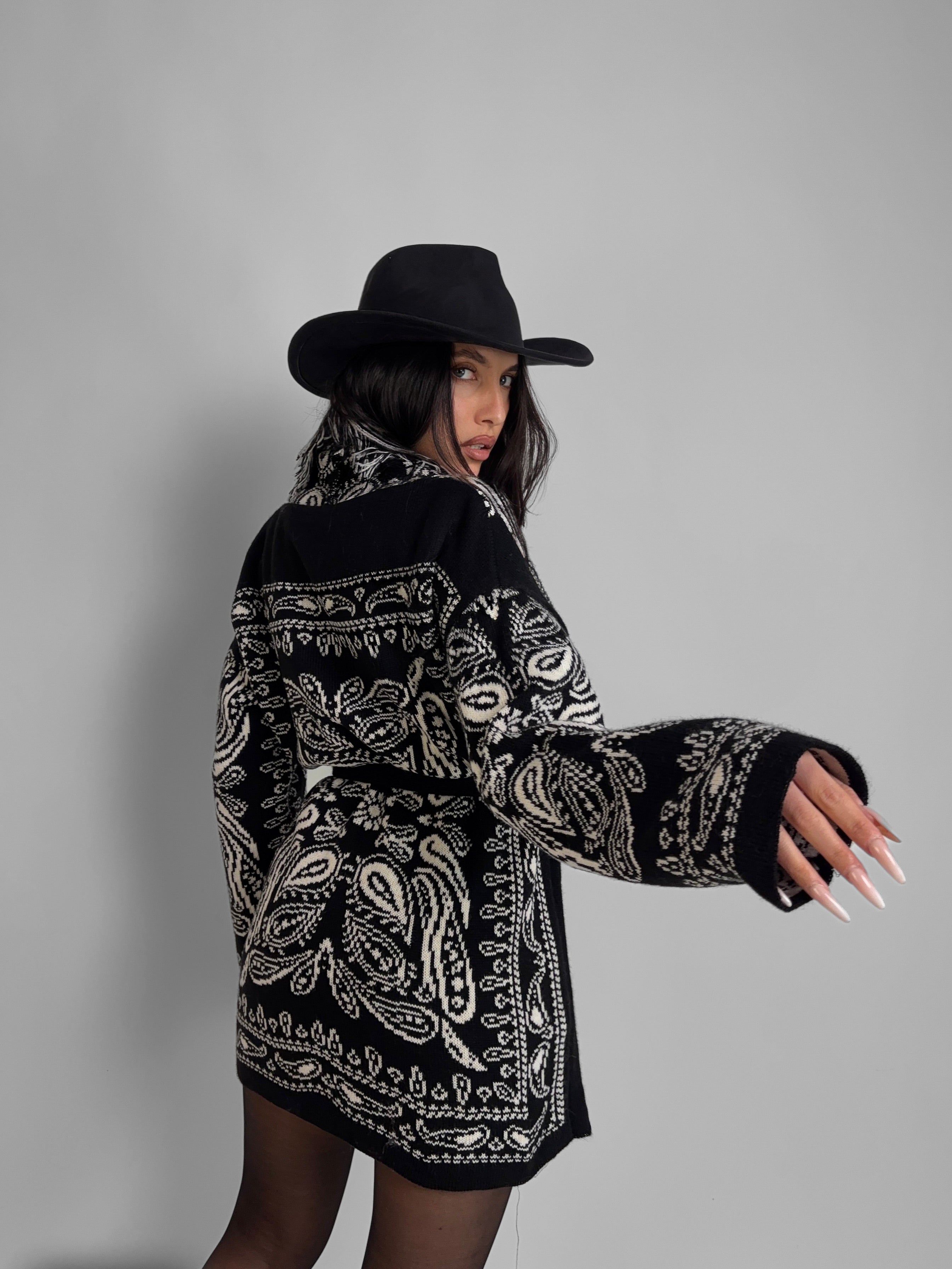 Cardigan Black and White