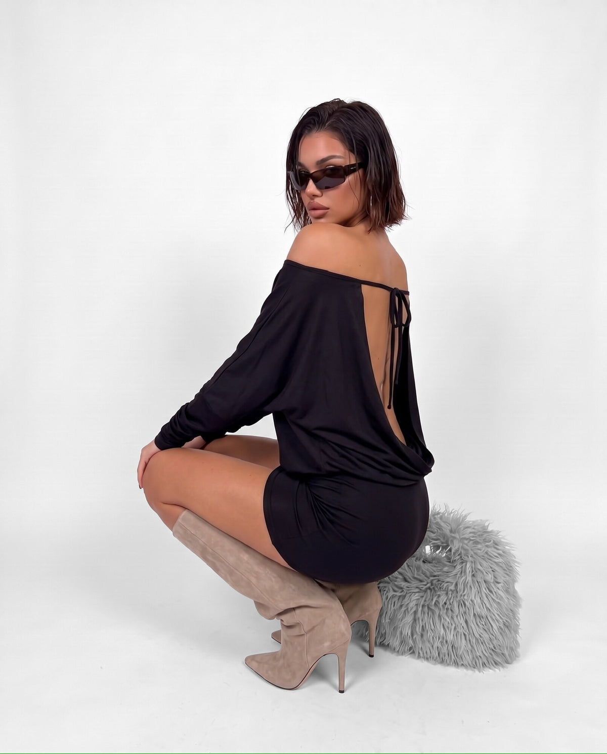Abito Naked Back-Black