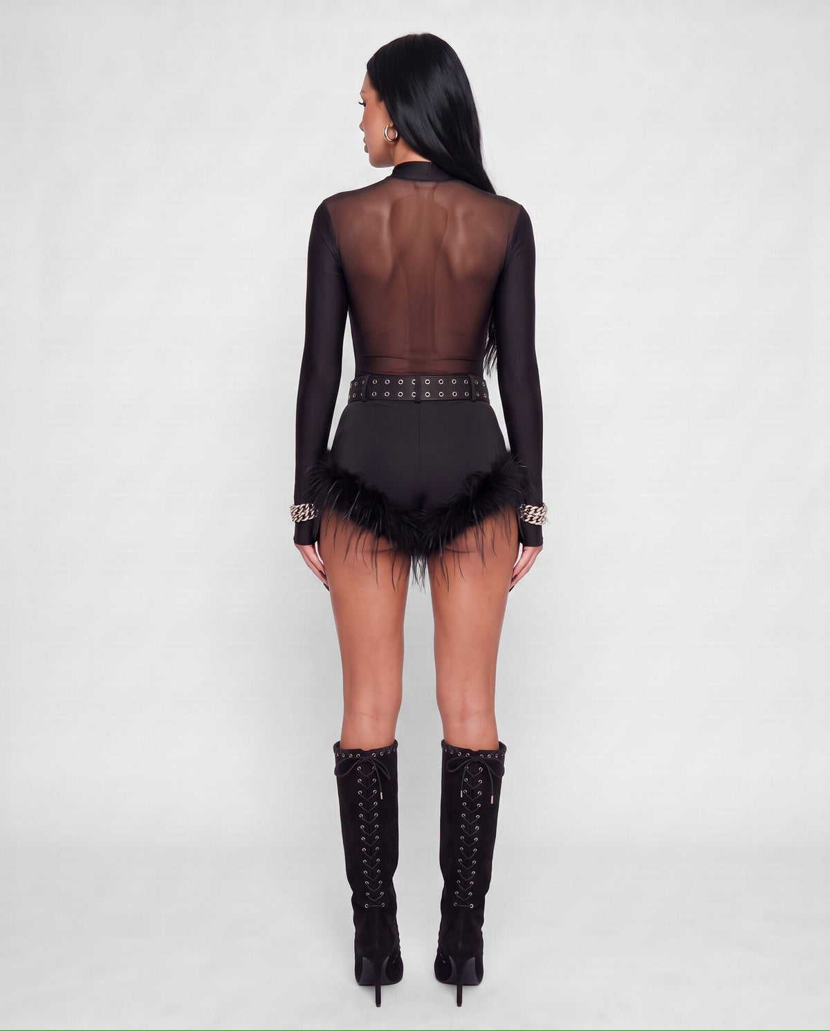 Total Look Hot Feathers