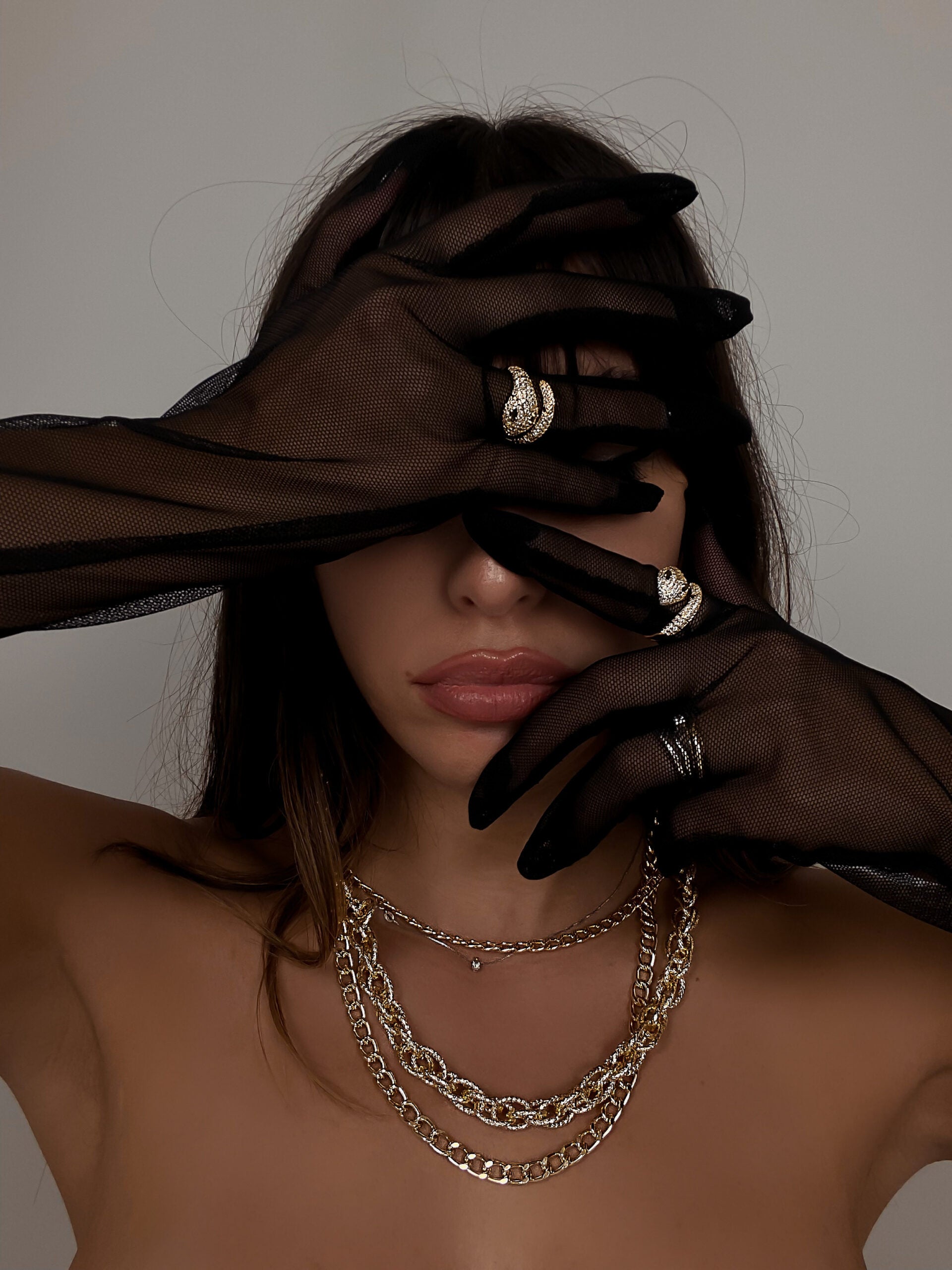 Guanti Transparency
