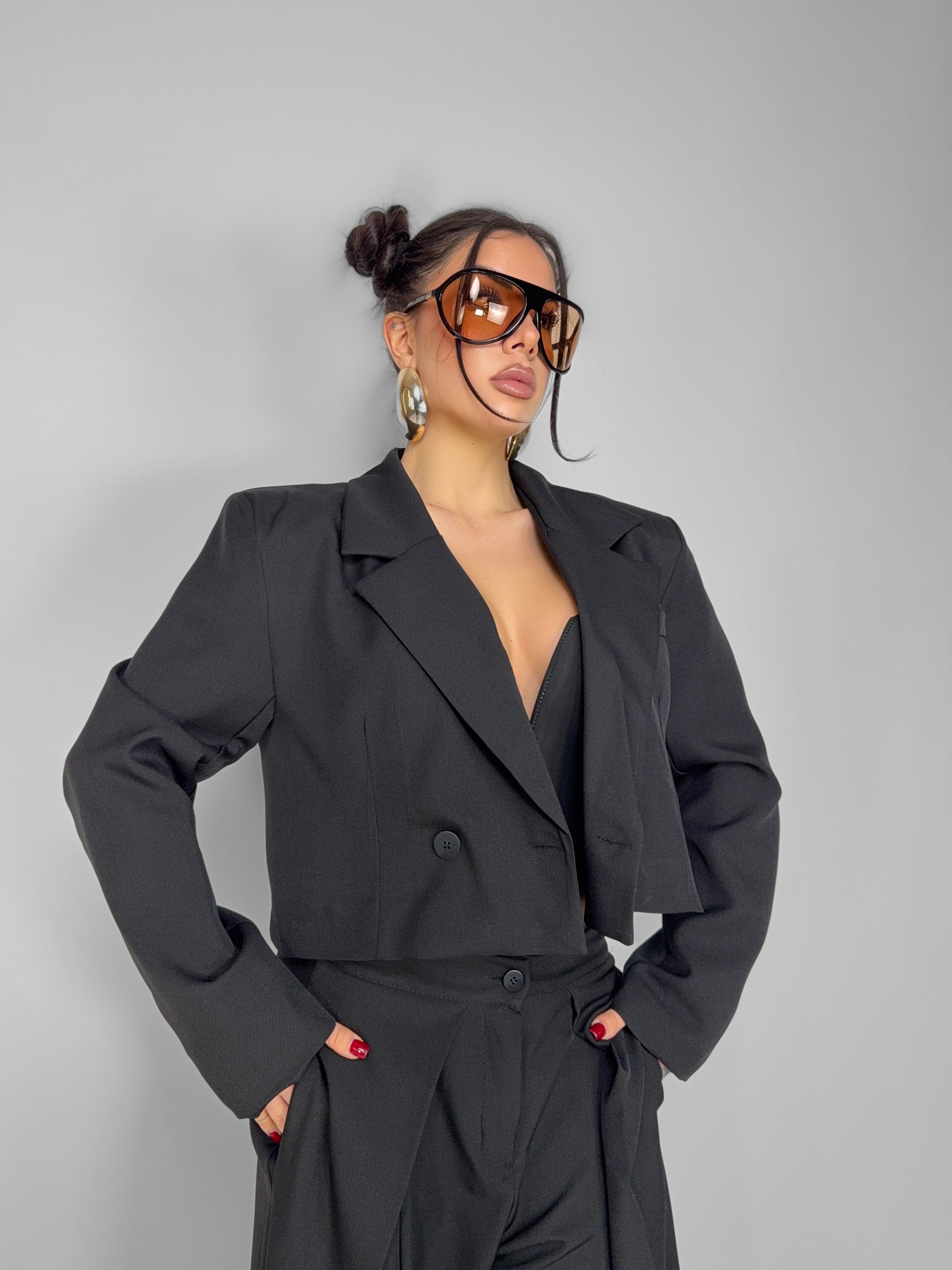 Blazer Fitted Crop-Black