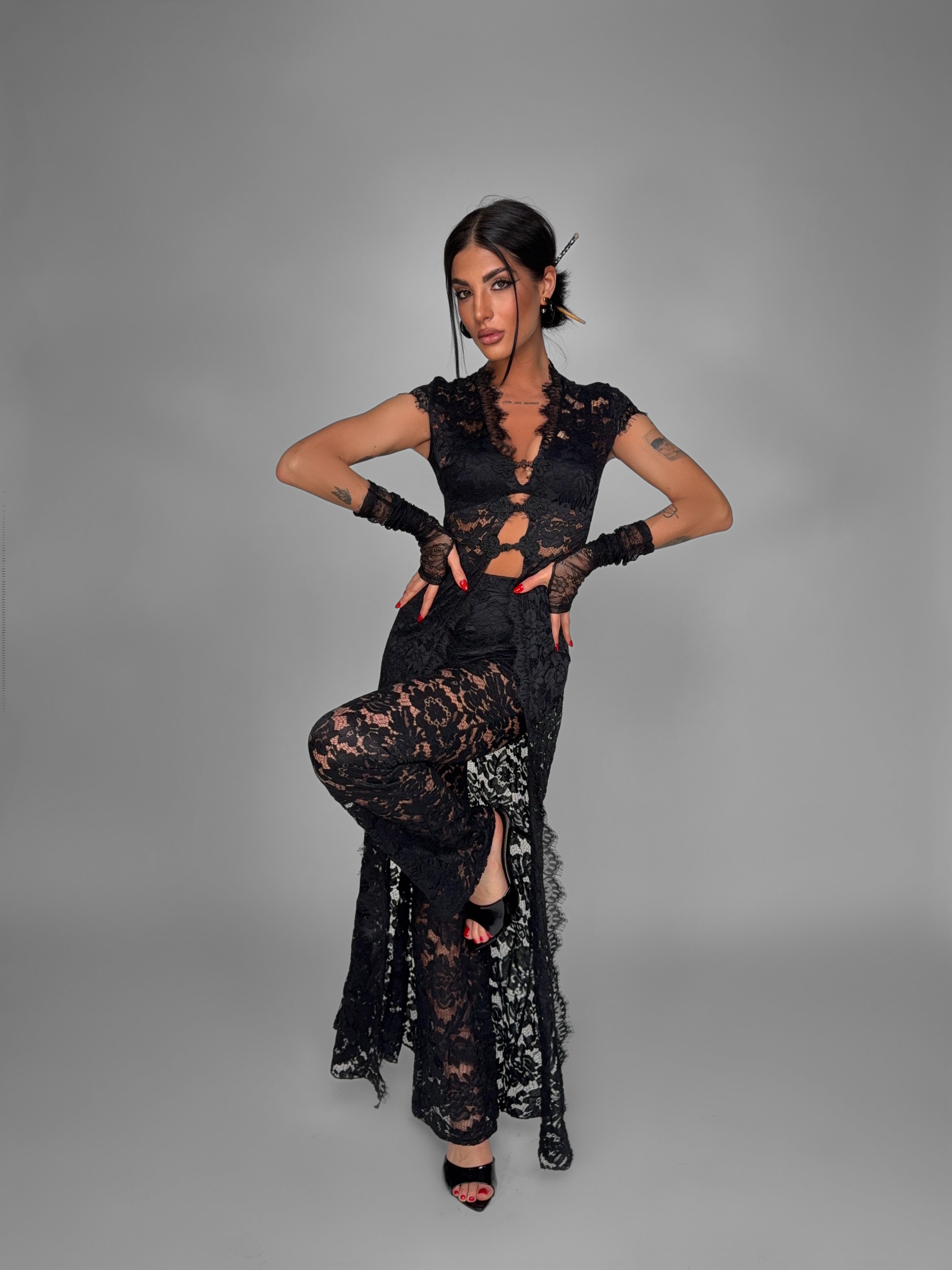 Completo Clasp Lace-Black