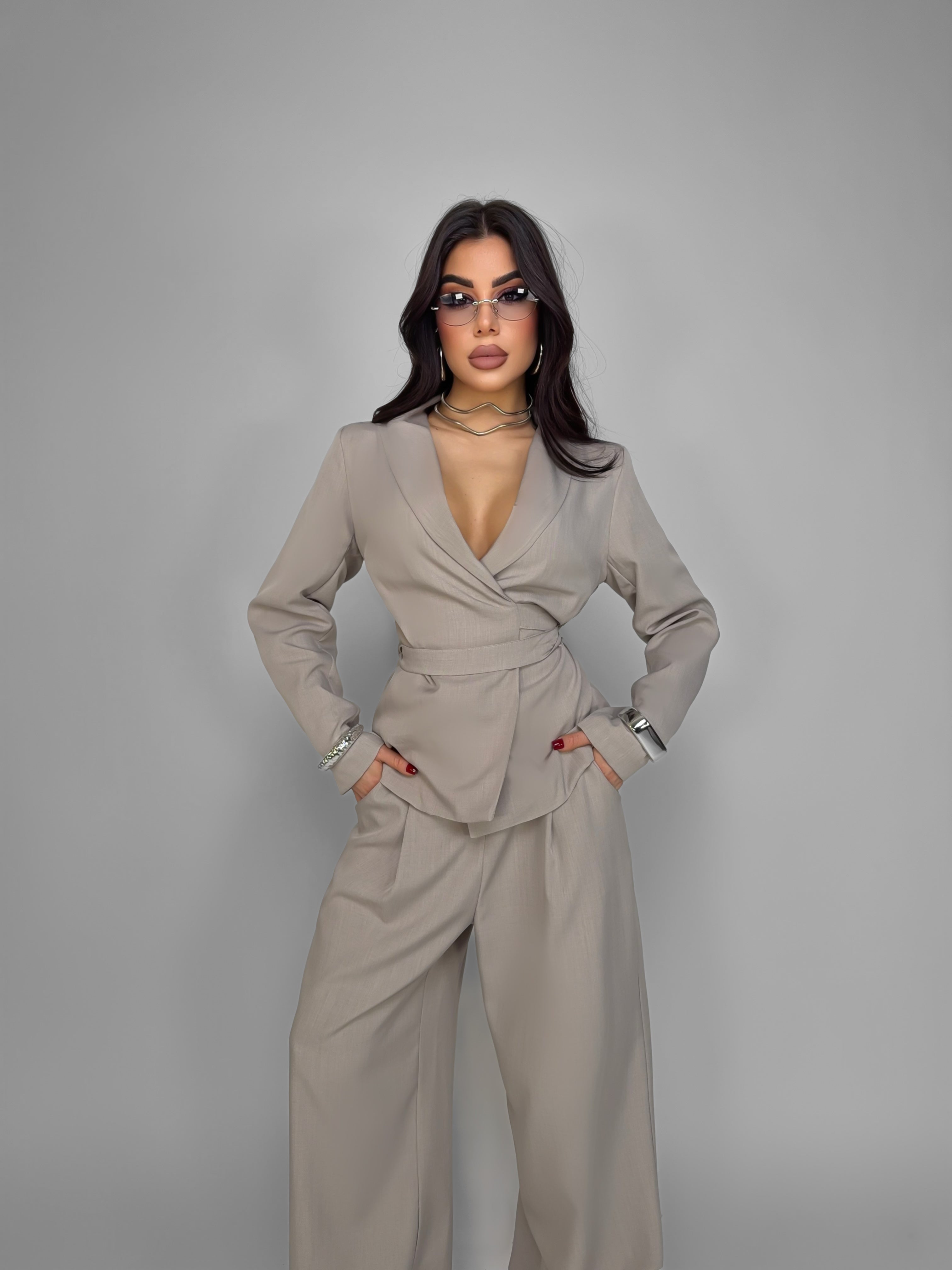 Suit without Button