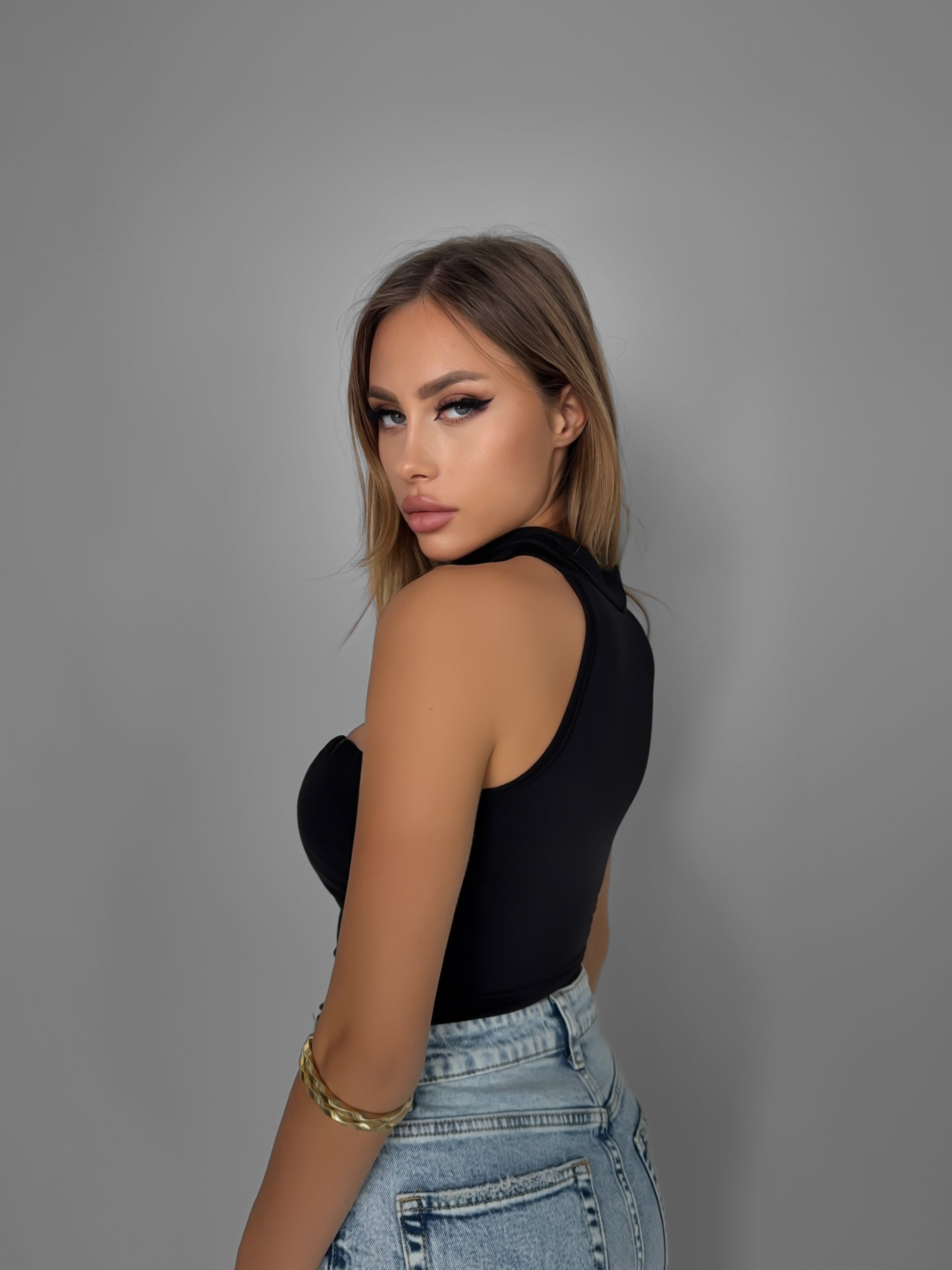 Body Chocker Babe